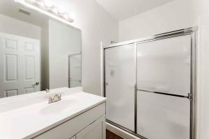 Two Bedroom Apartments in Limerick, Pennsylvania - Bathroom with Enclosed Walk-In Shower